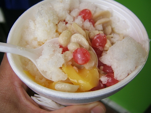 Peanuts, pudding, and strawberry tapioca pearls make for a psychedelic shaved ice.